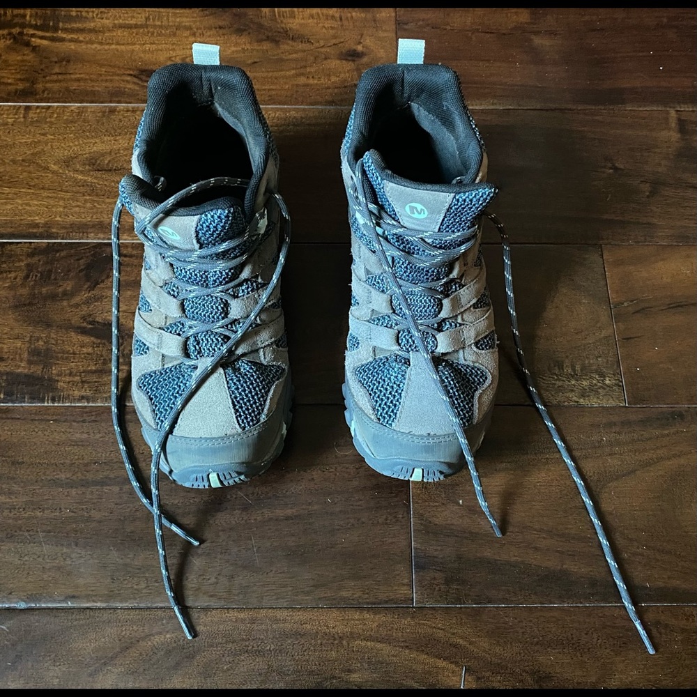 Merrell Women’s 8 Charcoal Grey Waterproof Hiking Boots